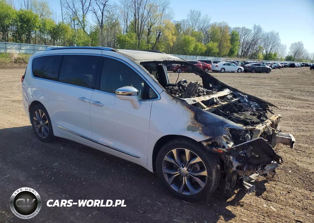 2017 Chrysler Pacifica Limited VIN:2C4RC1GG4HR811938 - 4