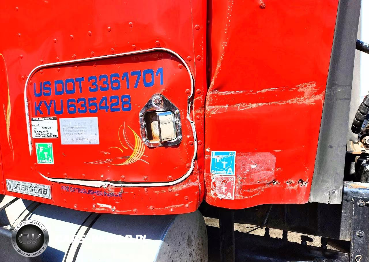 2000 Kenworth T600 Semi Truck VIN:1XKADU9X8YR841639 - 9