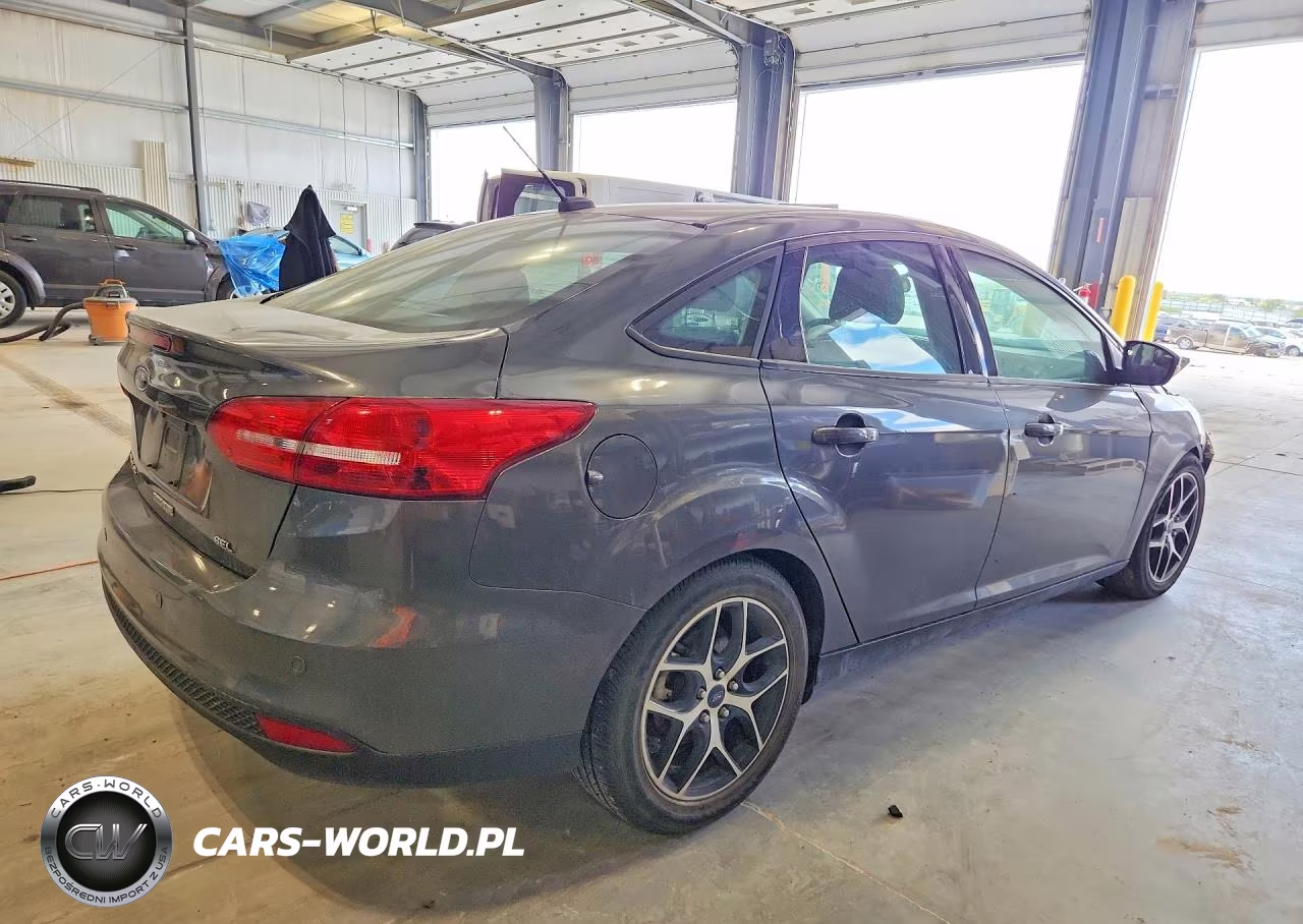 2017 Ford Focus VIN:1FADP3H26HL342489 - 3
