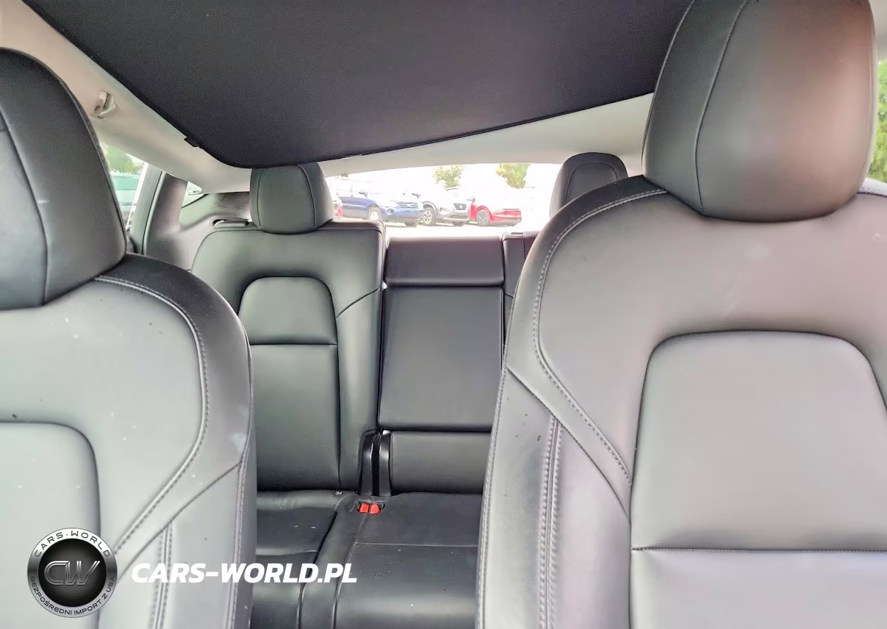 2020 Tesla Model Y VIN:5YJYGDEE1LF045707 - 10