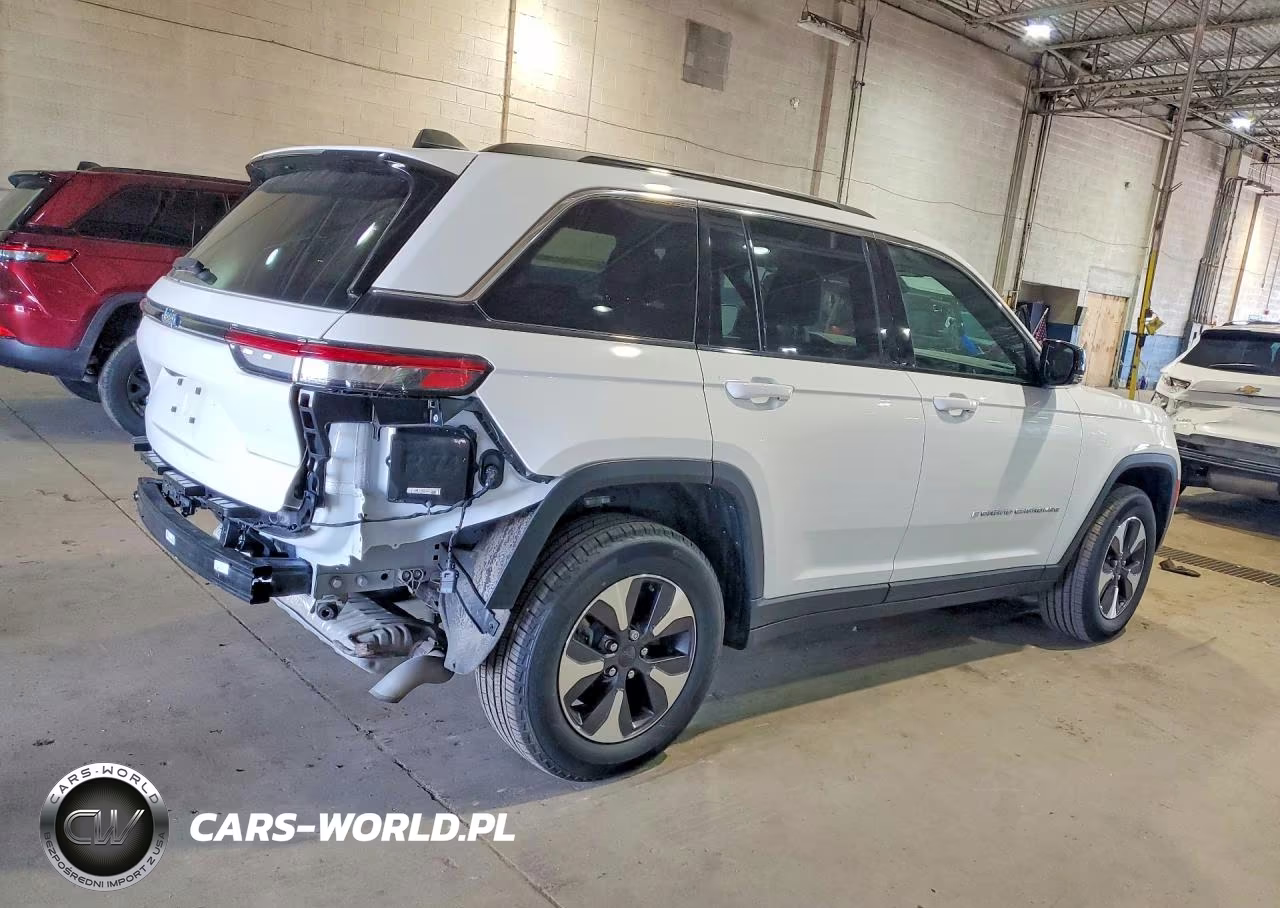 2025 Jeep Grand Cherokee 4Xe VIN:1C4RJYB62S8690326 - 3