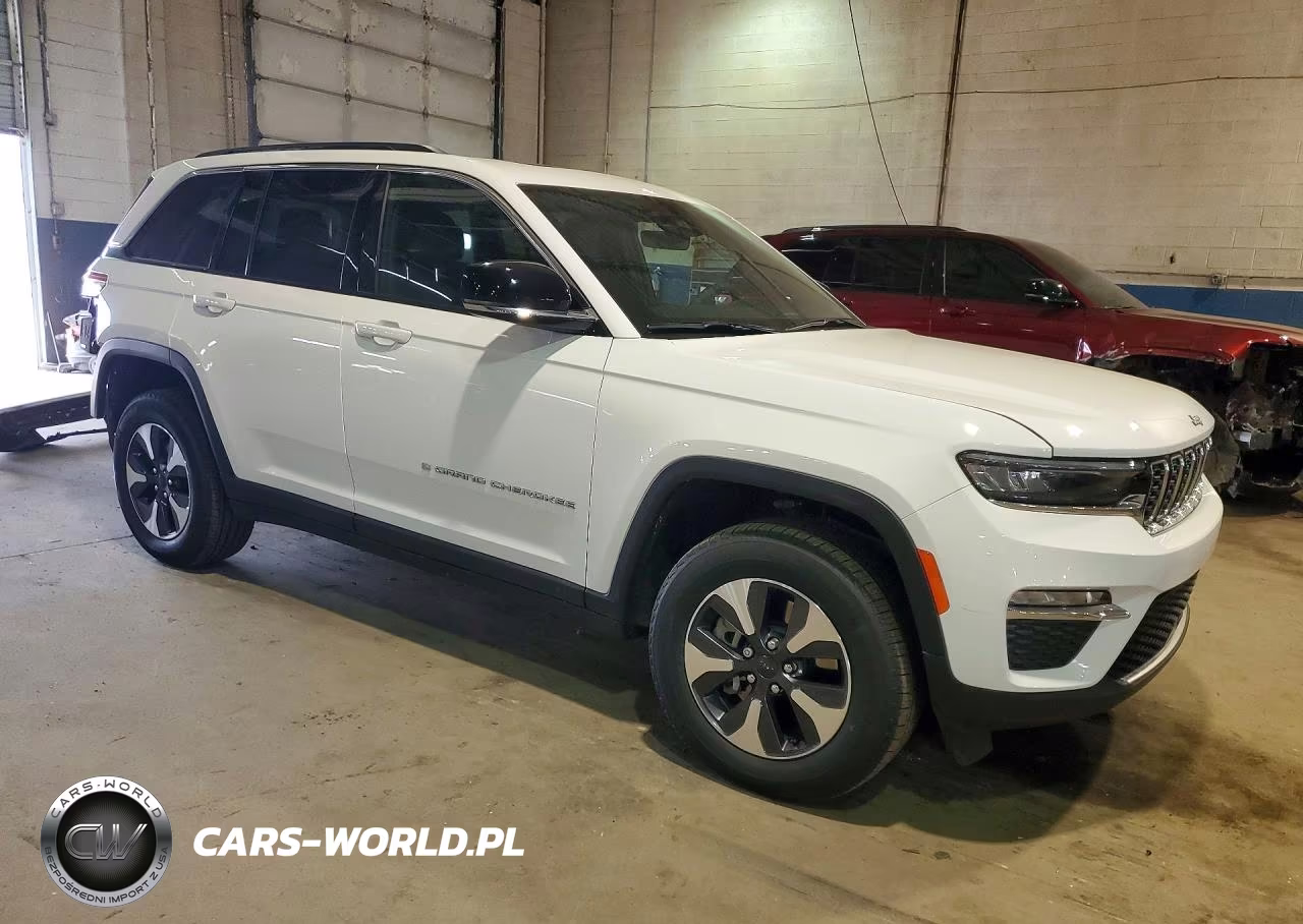 2025 Jeep Grand Cherokee 4Xe VIN:1C4RJYB62S8690326 - 4