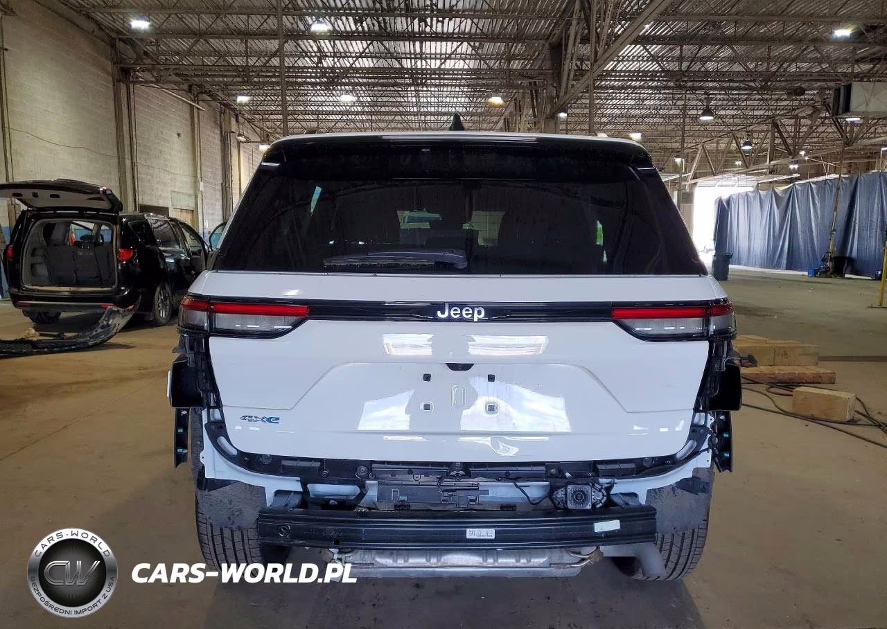 2025 Jeep Grand Cherokee 4Xe VIN:1C4RJYB62S8690326 - 6