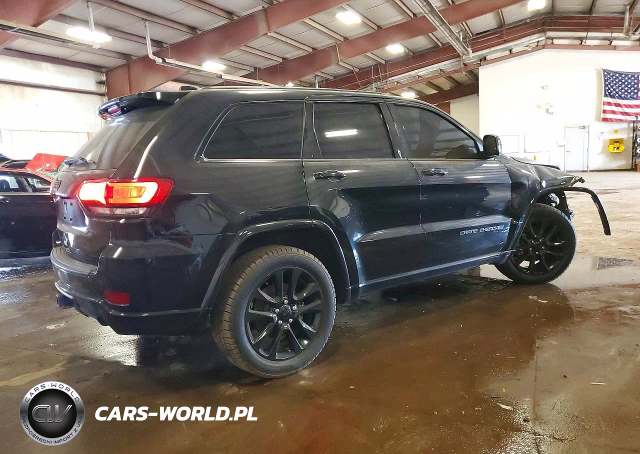 2018 Jeep Grand Cherokee Laredo VIN:1C4RJFAG1JC491651 - 3