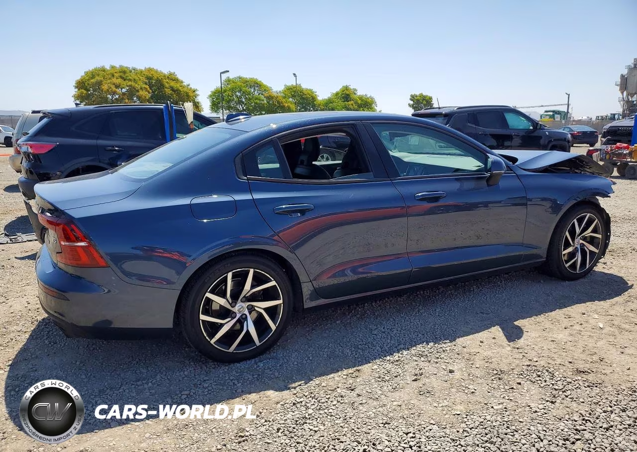 2020 Volvo S60 T5 Momentum VIN:7JR102FK9LG047811 - 3