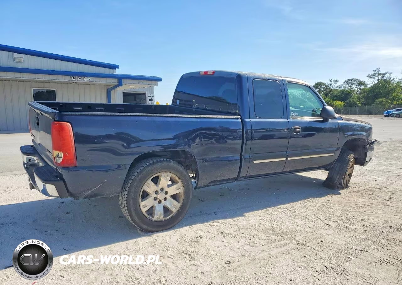 2005 Chevrolet Silverado C1500 VIN:2GCEC19VX51262993 - 3