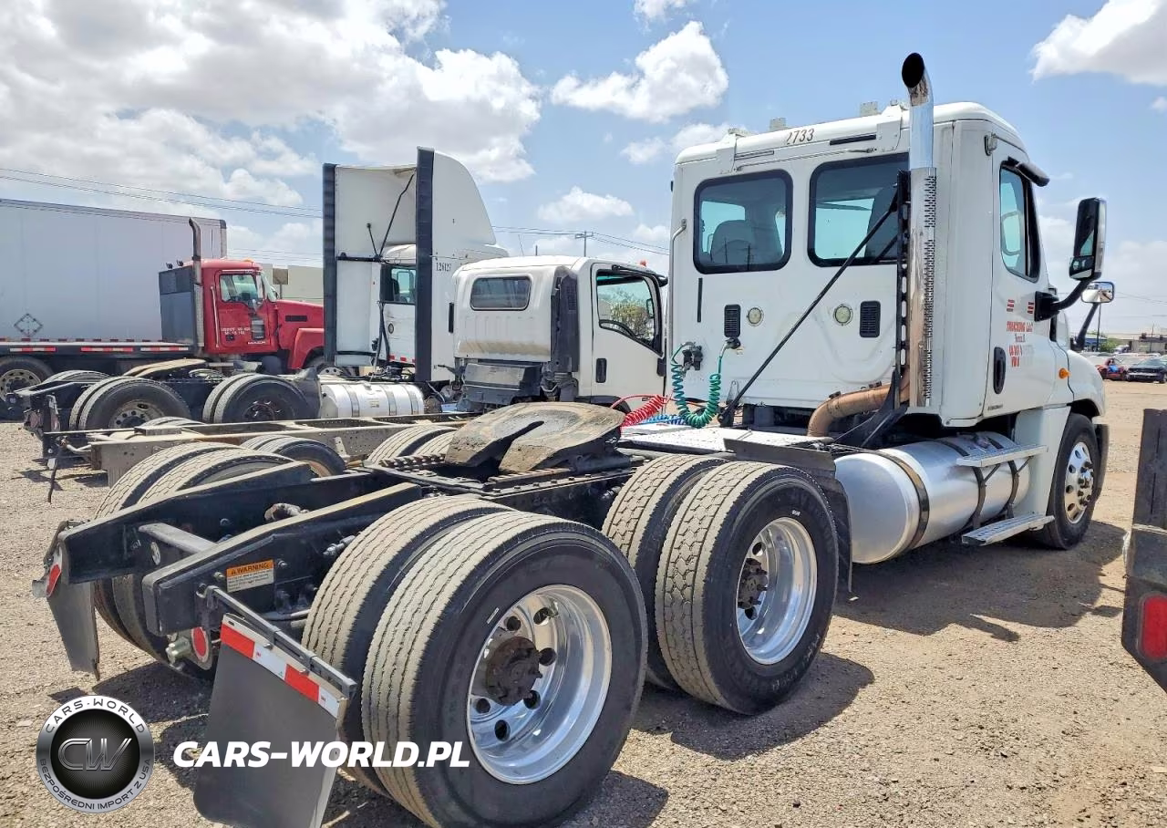 2009 Freightliner Cascadia Semi Truck VIN:1FUJGECK69LAL8088 - 4