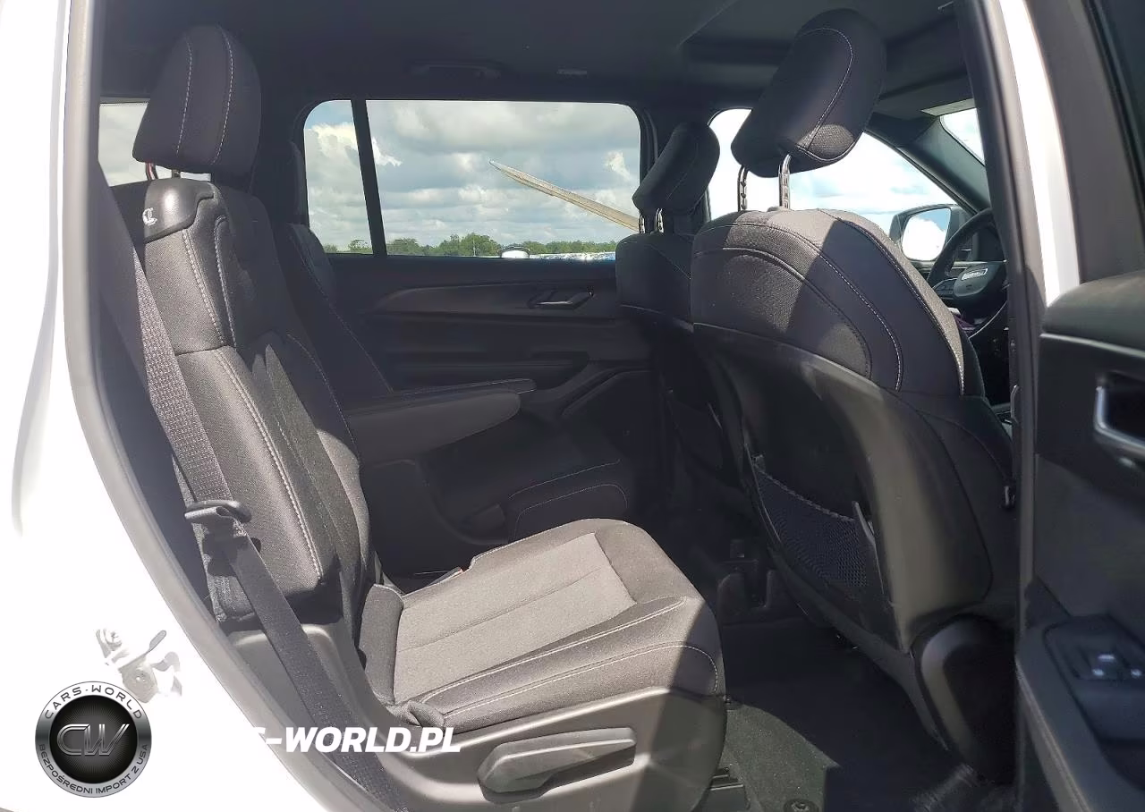 2025 Jeep Grand Cherokee L Laredo VIN:1C4RJJAG0S8745471 - 11