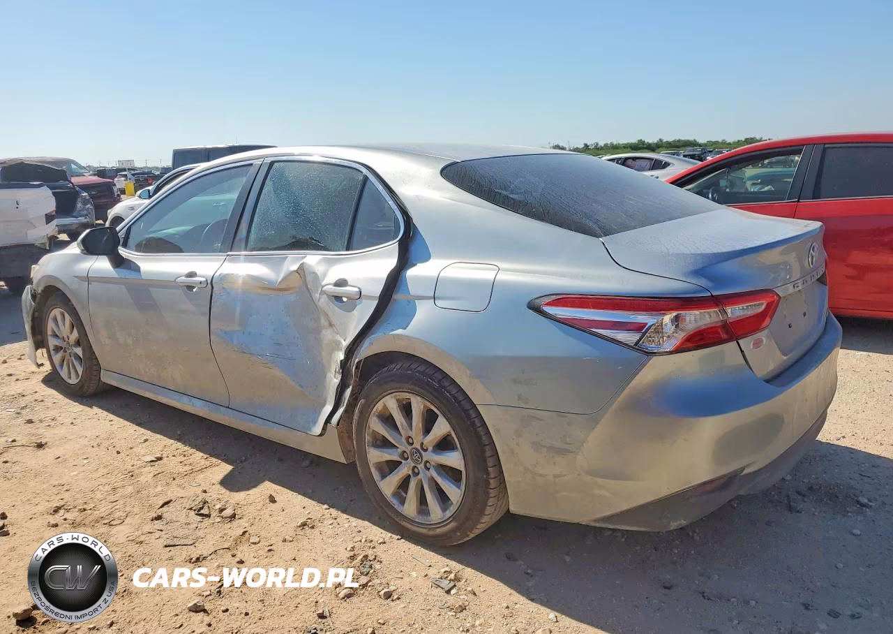 2018 Toyota Camry Le VIN:4T1B11HK8JU145861 - 2