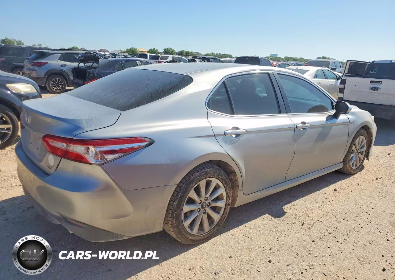 2018 Toyota Camry Le VIN:4T1B11HK8JU145861 - 3