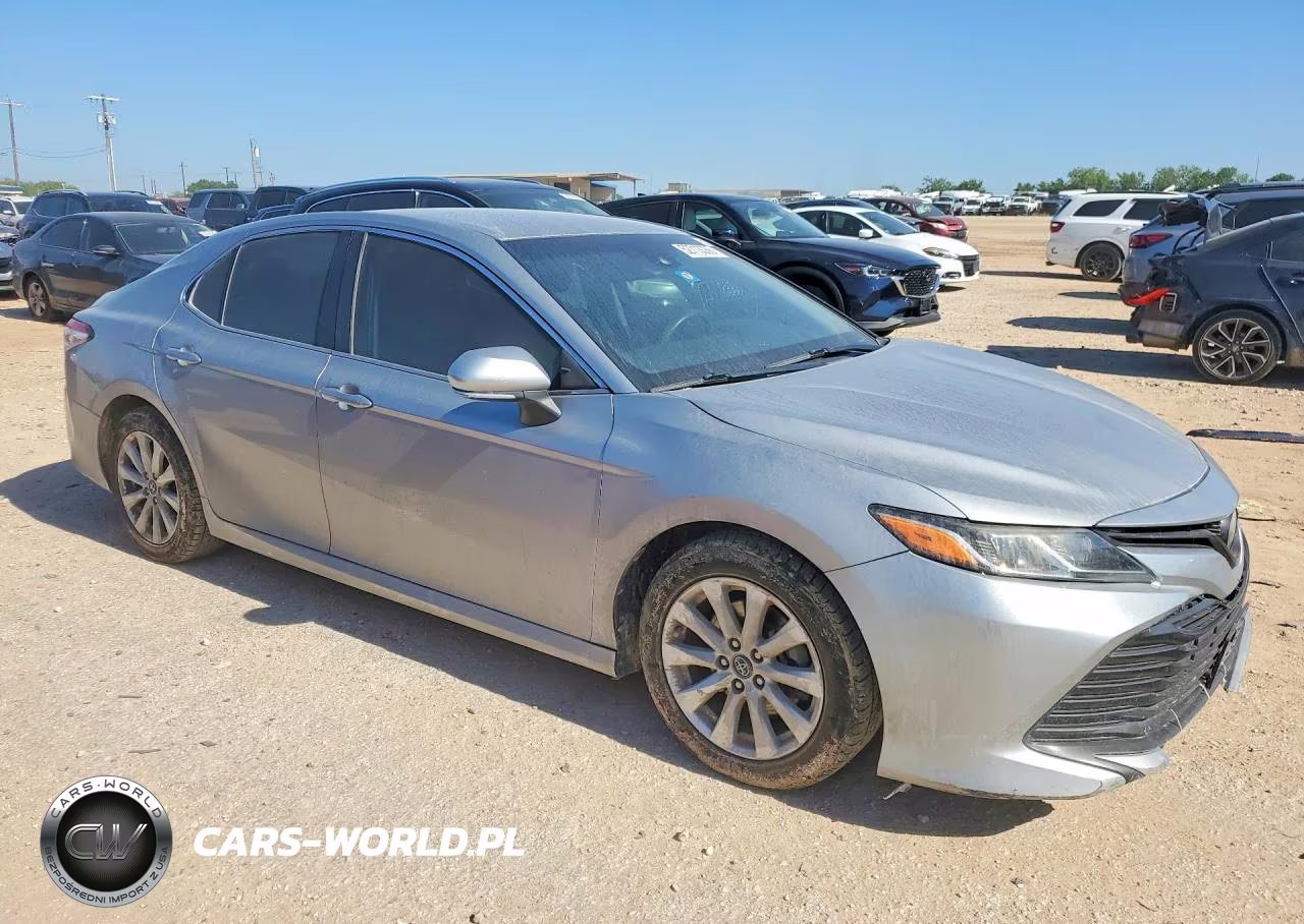 2018 Toyota Camry Le VIN:4T1B11HK8JU145861 - 4