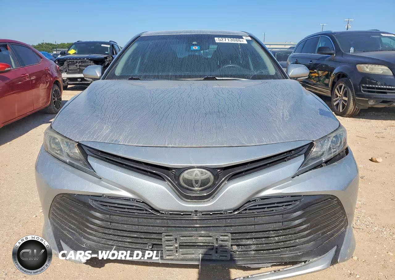 2018 Toyota Camry Le VIN:4T1B11HK8JU145861 - 5