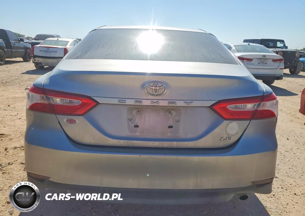 2018 Toyota Camry Le VIN:4T1B11HK8JU145861 - 6