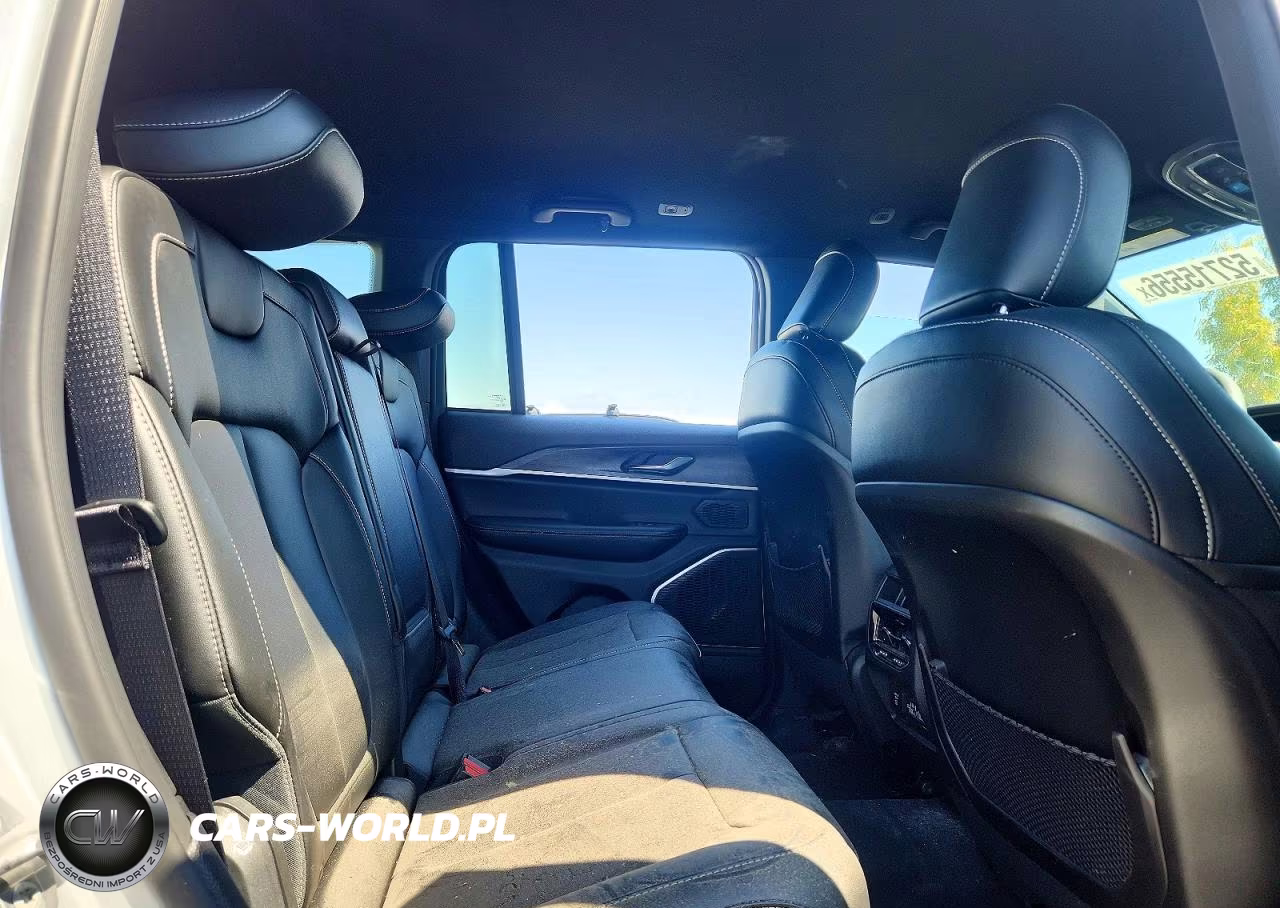 2025 Jeep Grand Cherokee Limited VIN:1C4RJHBGXSC301518 - 11