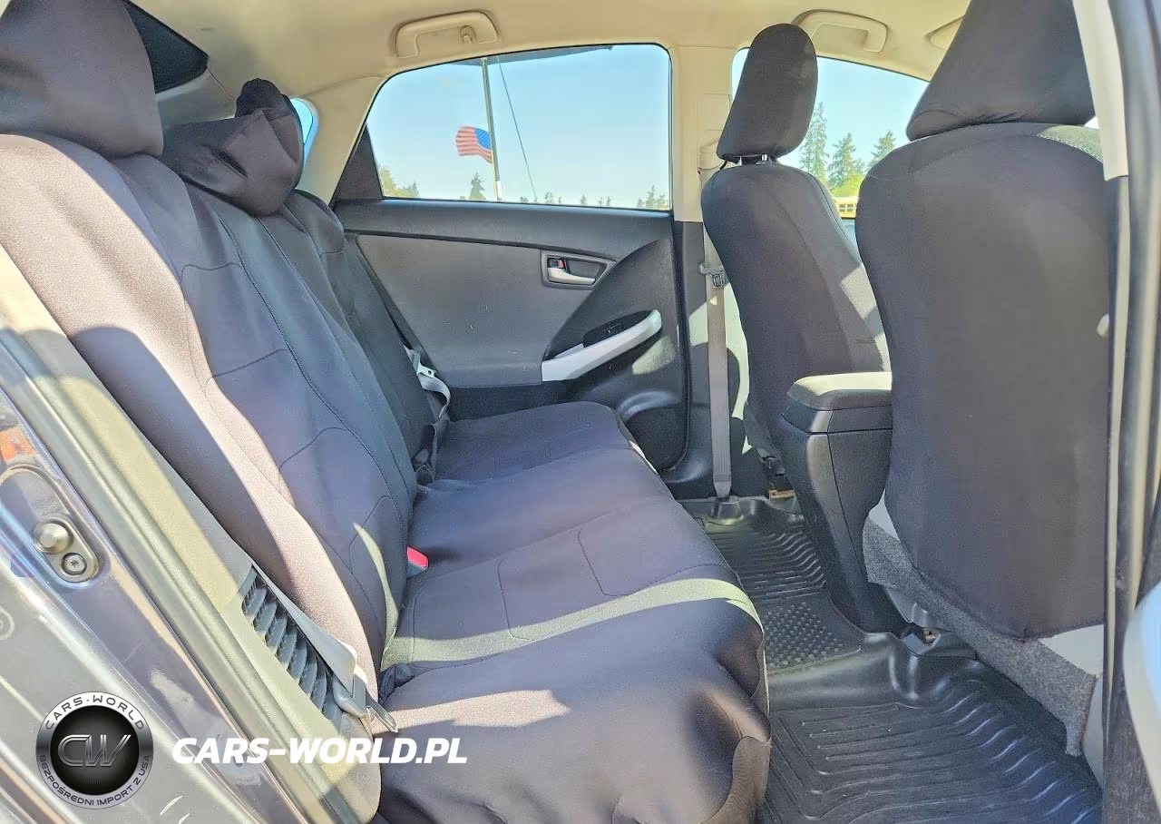 2015 Toyota Prius Two VIN:JTDKN3DUXF1918835 - 10