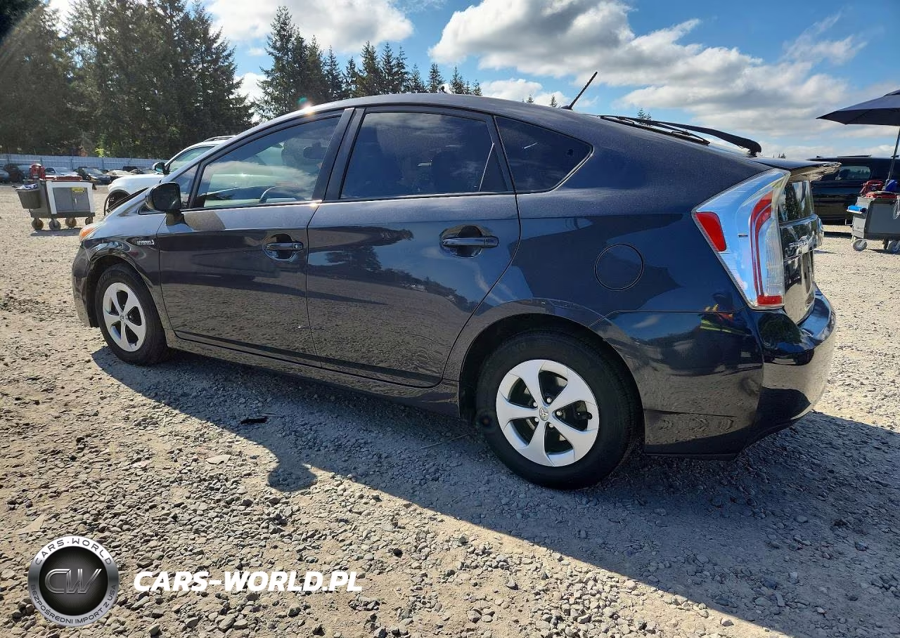 2015 Toyota Prius Two VIN:JTDKN3DUXF1918835 - 2