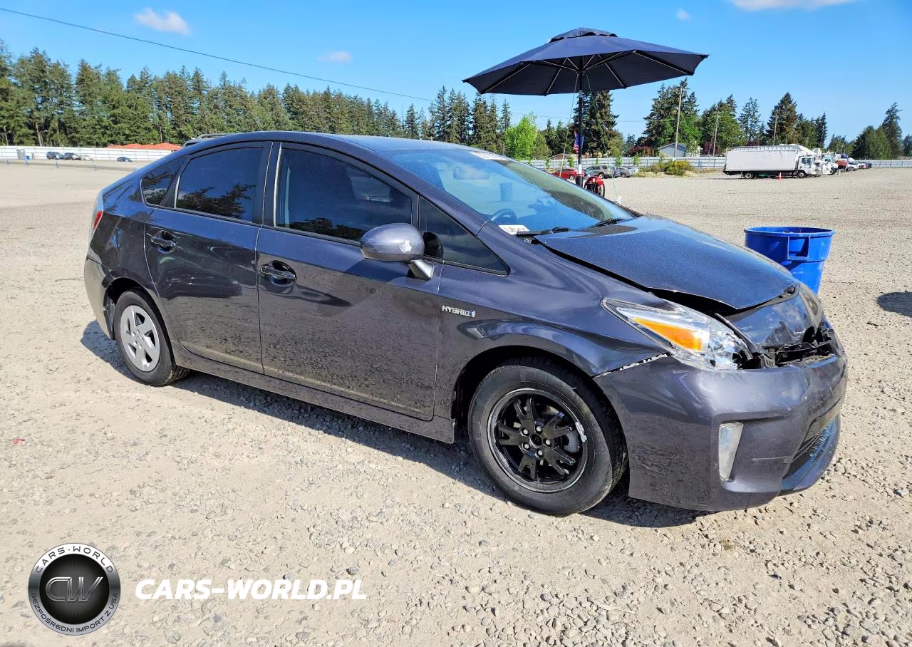 2015 Toyota Prius Two VIN:JTDKN3DUXF1918835 - 4