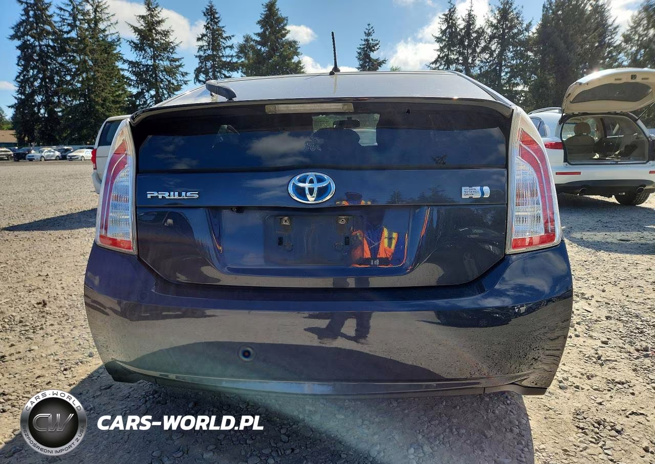 2015 Toyota Prius Two VIN:JTDKN3DUXF1918835 - 6