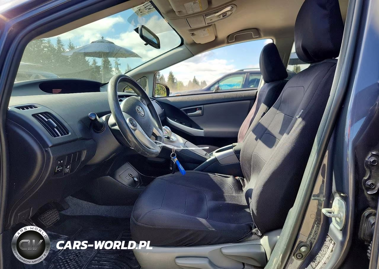 2015 Toyota Prius Two VIN:JTDKN3DUXF1918835 - 7