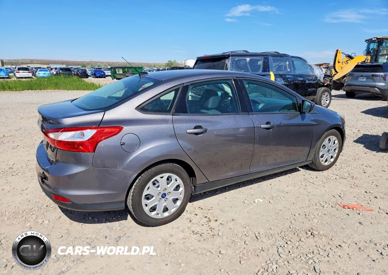 2012 Ford Focus Se VIN:1FAHP3F20CL415644 - 3