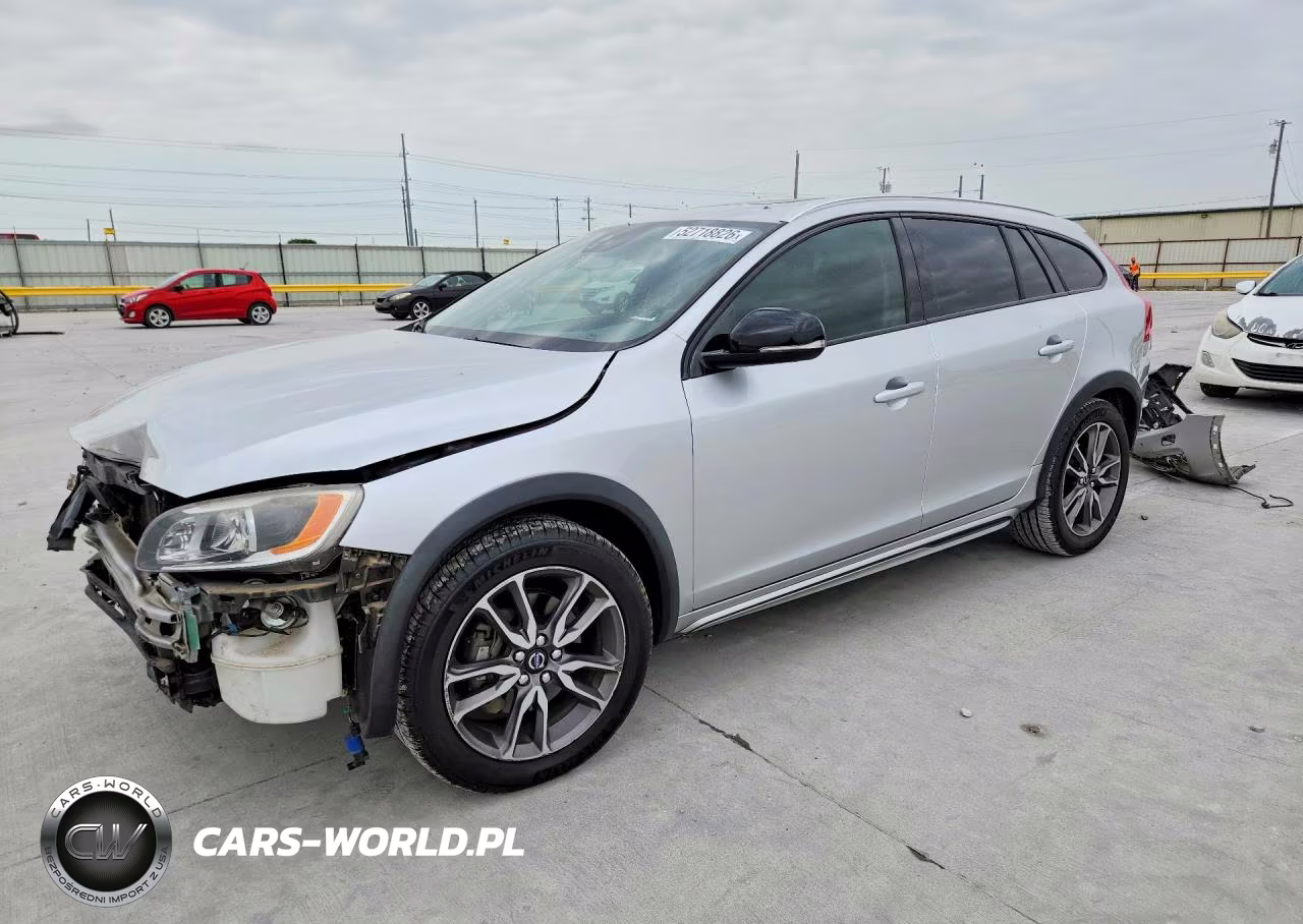 2016 Volvo V60 Cross Country Platinum