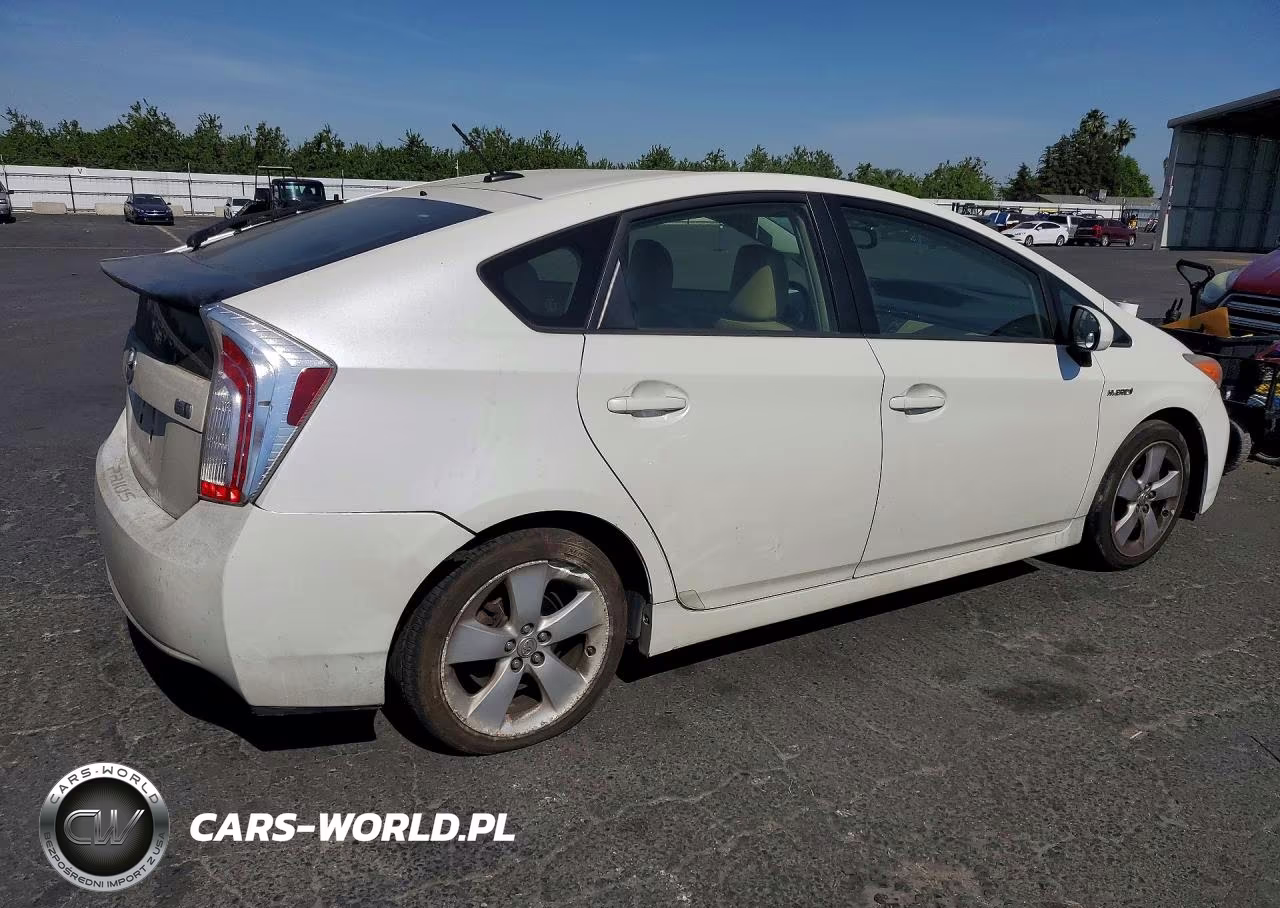 2013 Toyota Prius Five VIN:JTDKN3DU0D5596096 - 3