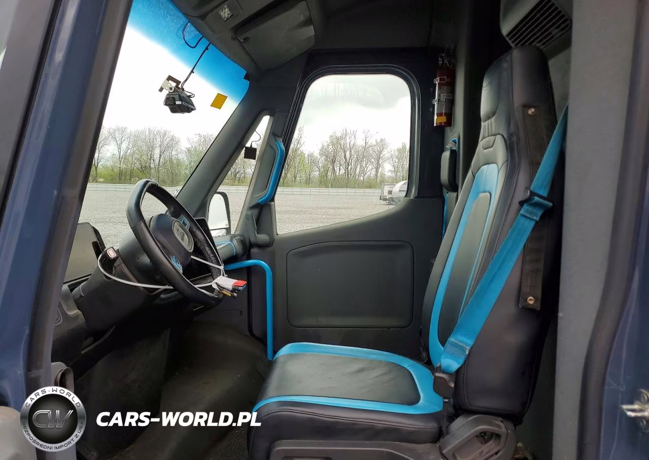 2023 Rivian Edv 700 Delivery Van VIN:7FCEHEB77PN014541 - 11