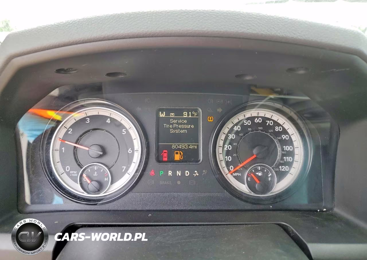 2019 Ram 1500 Classic Express 4X2 5'7 Box VIN:1C6RR6KG1KS621384 - 9