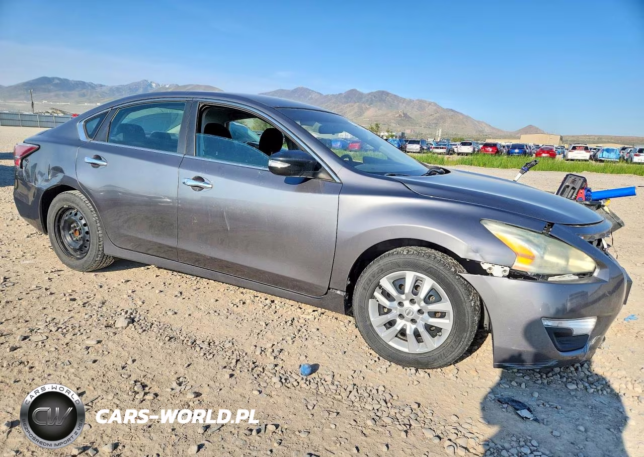 2015 Nissan Altima 2.5 S VIN:1N4AL3AP3FC431440 - 4