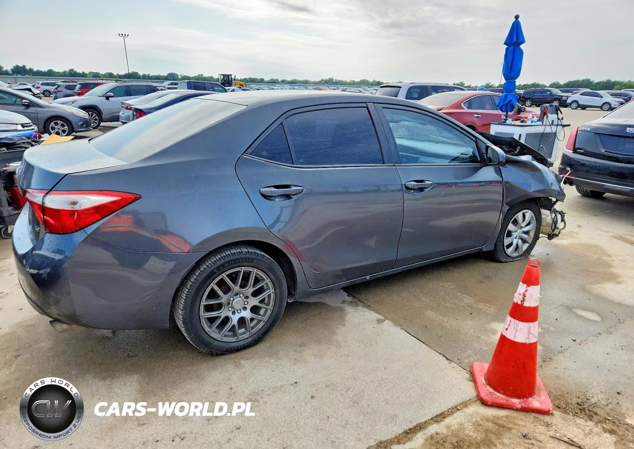 2015 Toyota Corolla Le VIN:5YFBURHE3FP296423 - 3