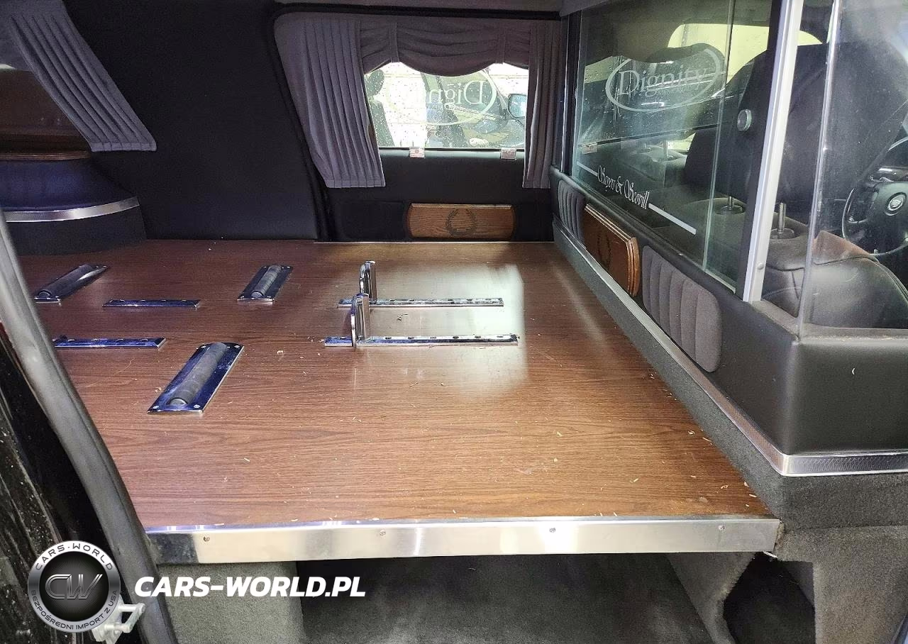 2011 Cadillac Professional Chassis VIN:1GE8K8C60BU500304 - 11