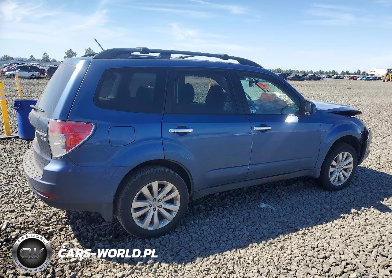 2012 Subaru Forester 2.5X Premium VIN:JF2SHADCXCH418147 - 3