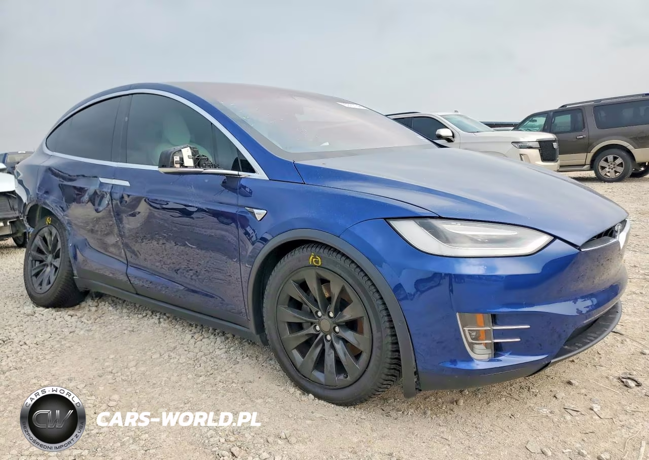 2017 Tesla Model X VIN:5YJXCBE23HF042560 - 4