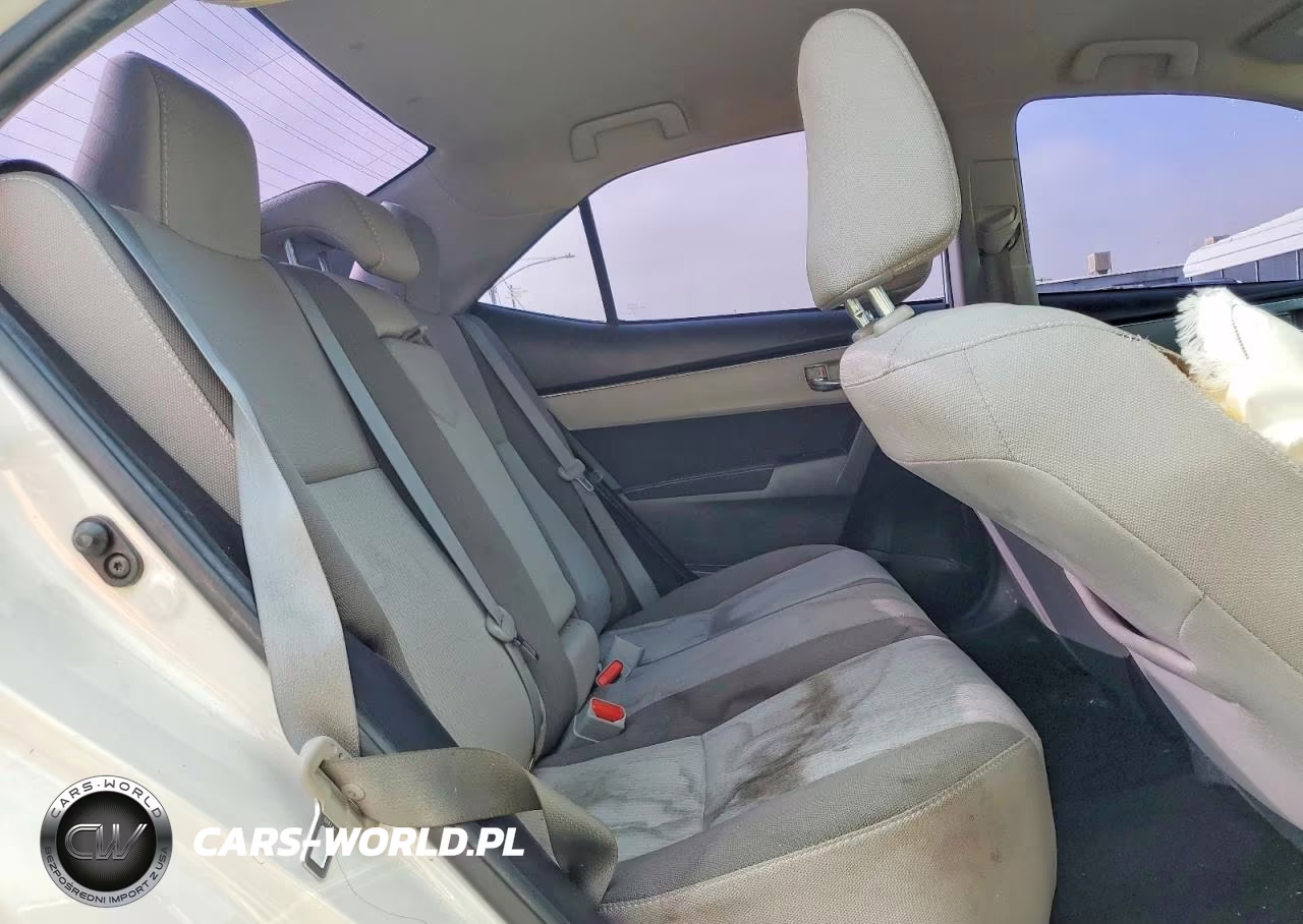 2018 Toyota Corolla Le VIN:5YFBURHE8JP790236 - 10