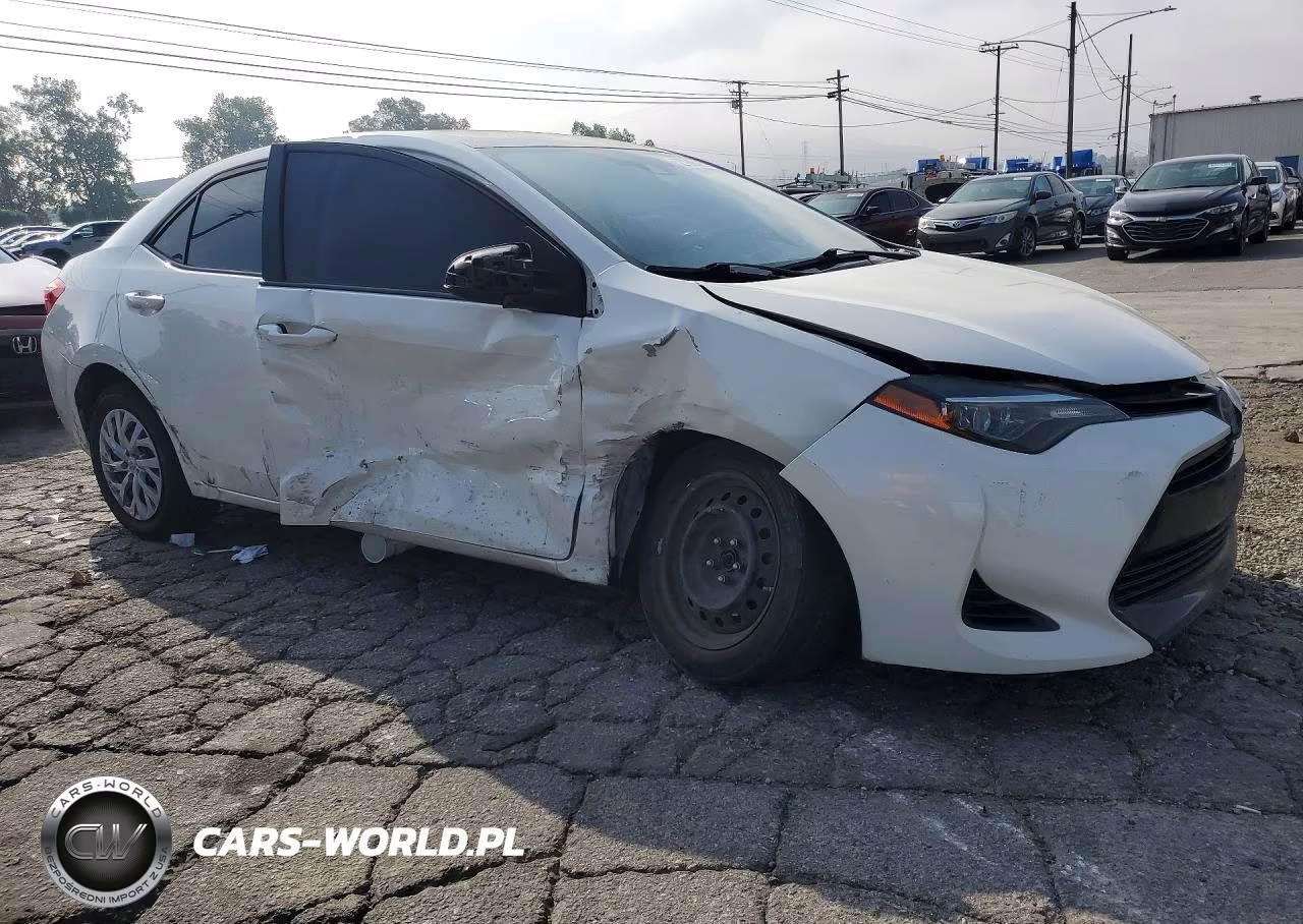 2018 Toyota Corolla Le VIN:5YFBURHE8JP790236 - 4