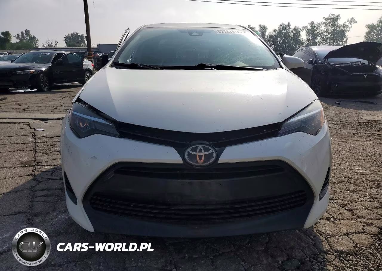 2018 Toyota Corolla Le VIN:5YFBURHE8JP790236 - 5