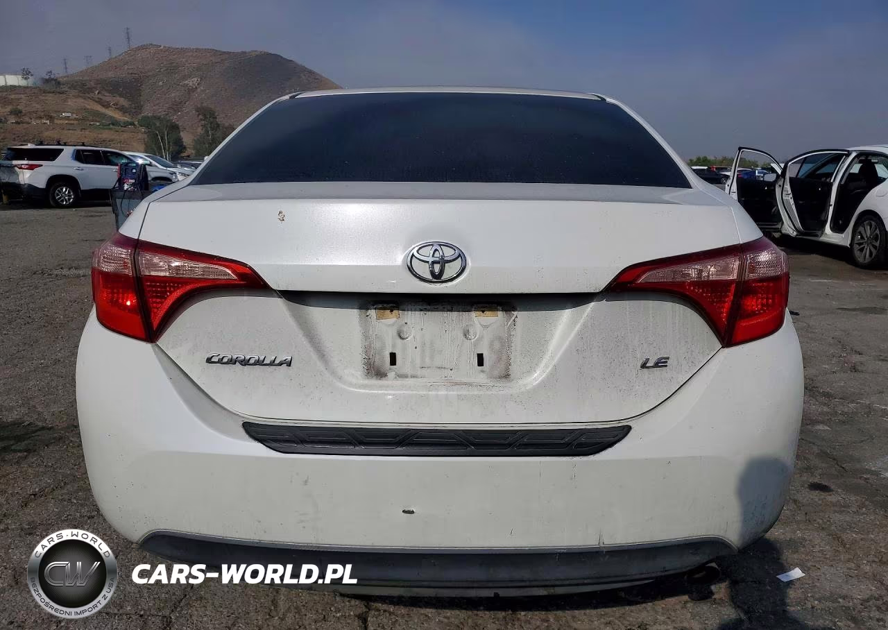 2018 Toyota Corolla Le VIN:5YFBURHE8JP790236 - 6