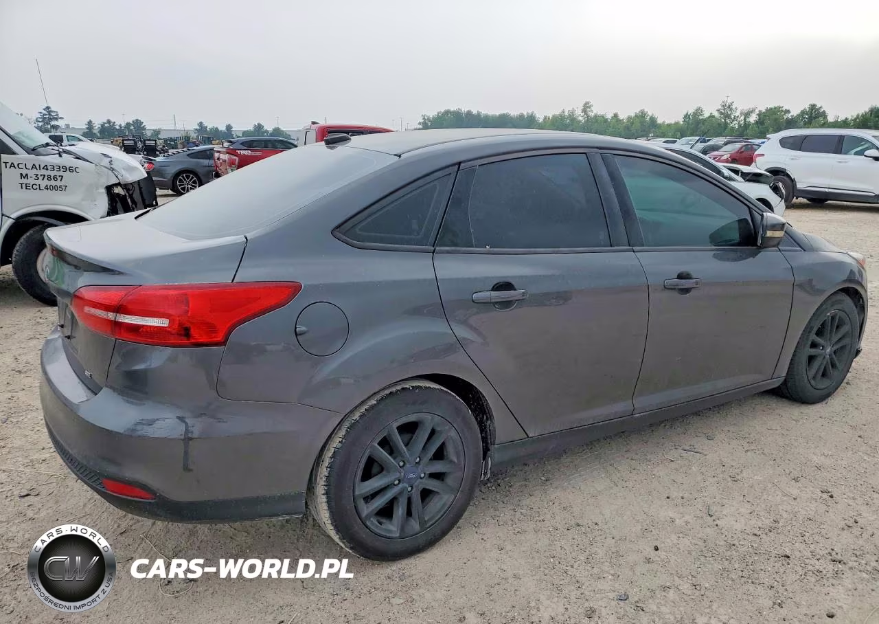 2017 Ford Focus Se VIN:1FADP3F28HL297414 - 3