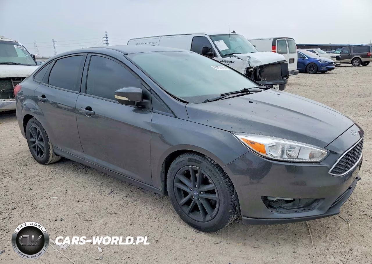 2017 Ford Focus Se VIN:1FADP3F28HL297414 - 4