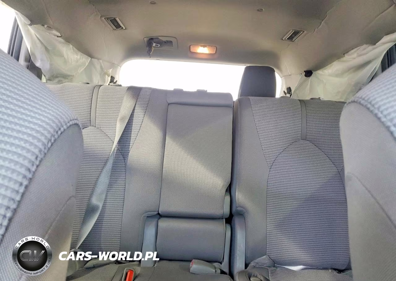 2022 Toyota Highlander L VIN:5TDCZRAH8NS099666 - 10