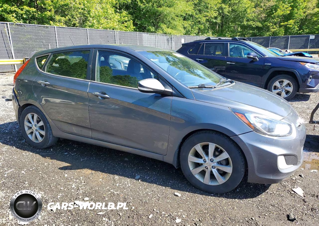 2013 Hyundai Accent Se VIN:KMHCU5AE9DU092017 - 4