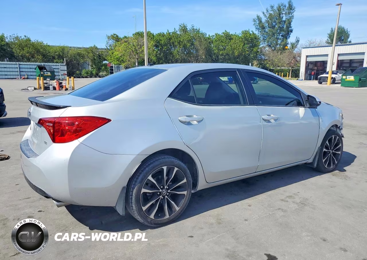 2017 Toyota Corolla Se VIN:2T1BURHE4HC765392 - 3