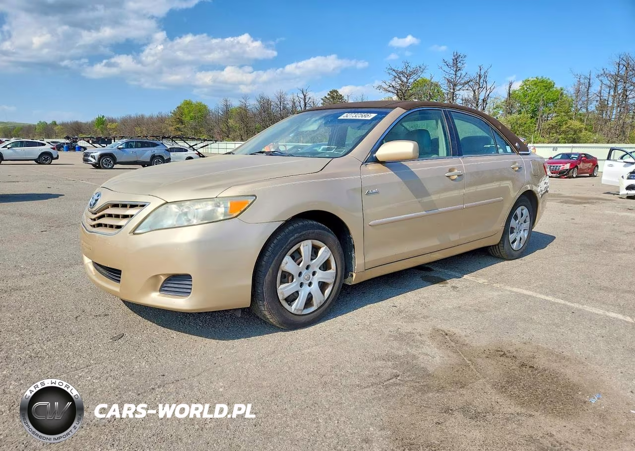 2010 Toyota Camry Le – zdjęcie 1 z 12