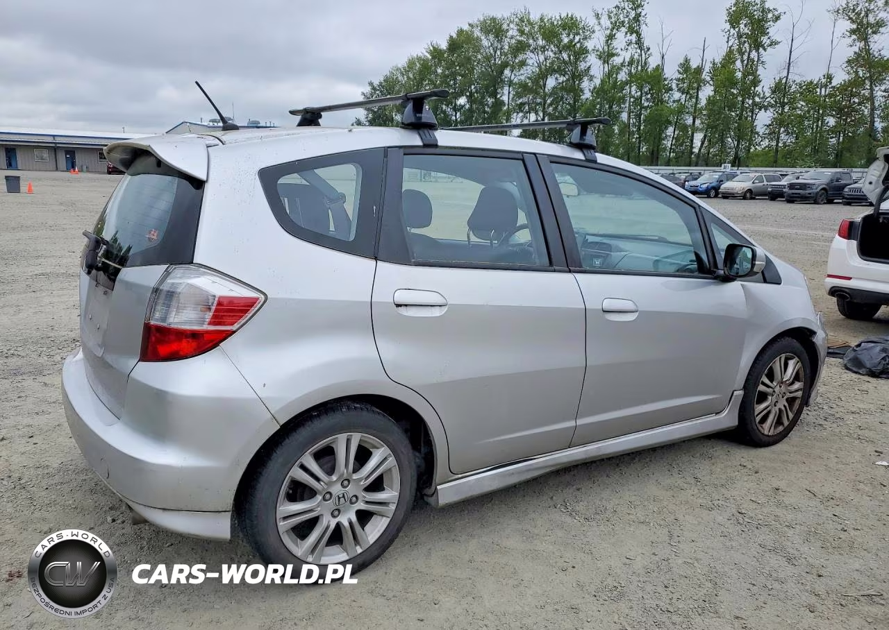 2011 Honda Fit Sport VIN:JHMGE8H6XBC022532 - 3