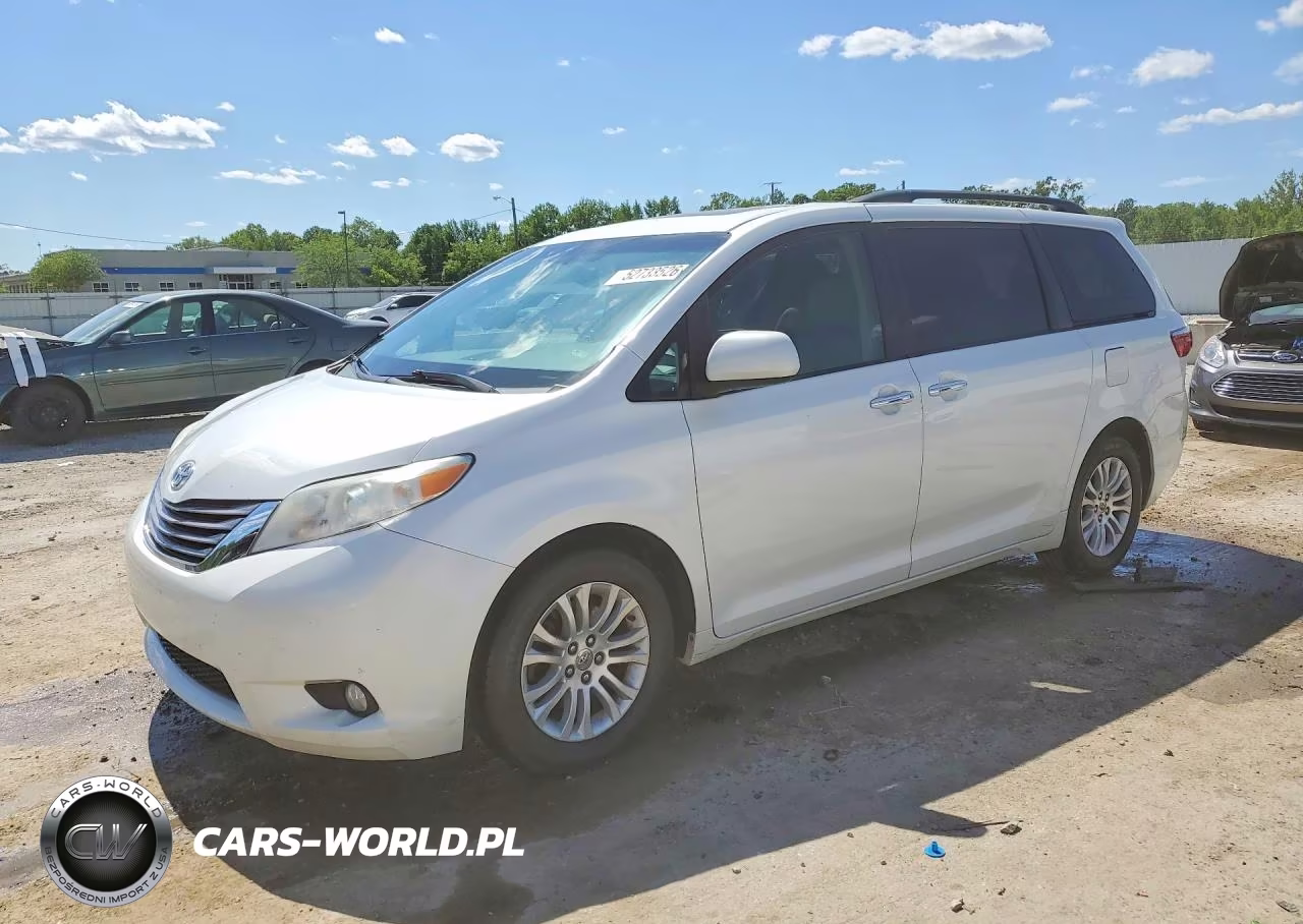 2015 Toyota Sienna Xle Premium 8-Passenger – zdjęcie 1 z 13
