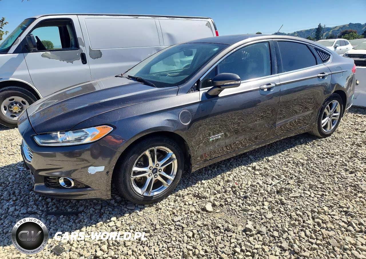 2015 Ford Fusion Hybrid – zdjęcie 1 z 12