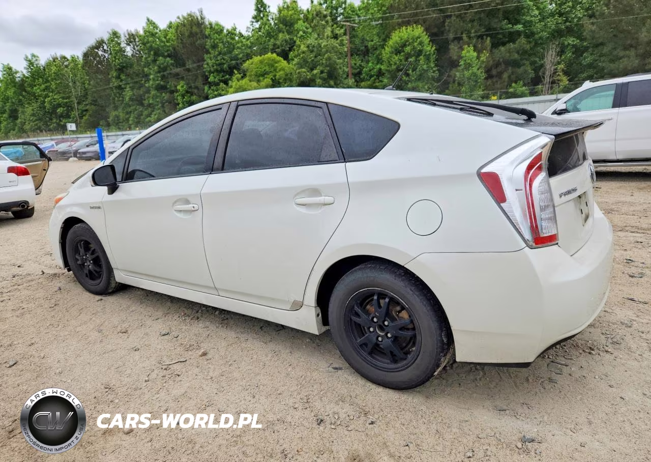 2015 Toyota Prius Two VIN:JTDKN3DU4F0480075 - 2