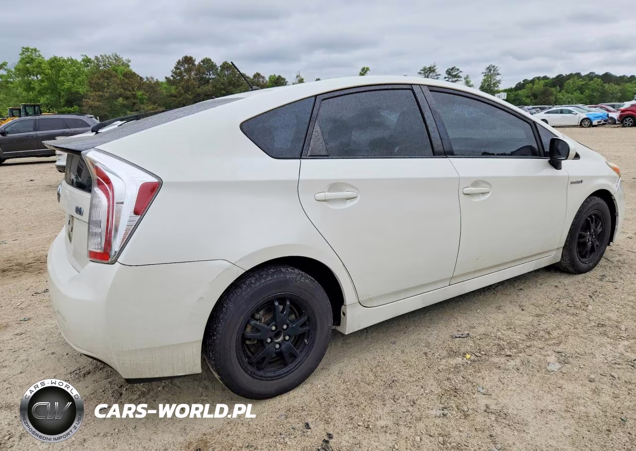 2015 Toyota Prius Two VIN:JTDKN3DU4F0480075 - 3