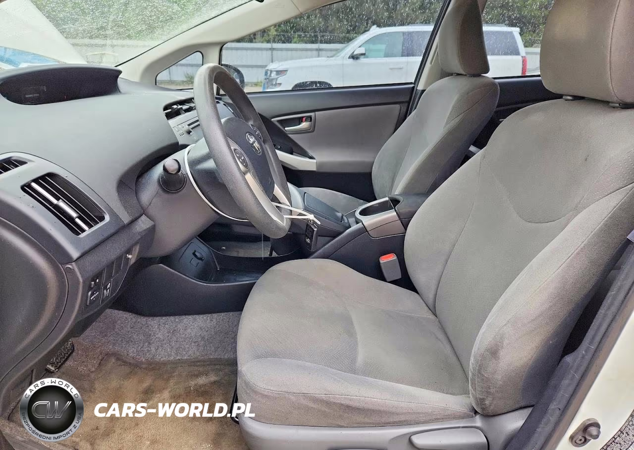2015 Toyota Prius Two VIN:JTDKN3DU4F0480075 - 7