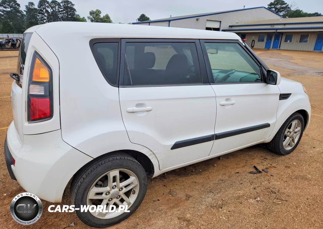 2011 Kia Soul + VIN:KNDJT2A23B7327493 - 3